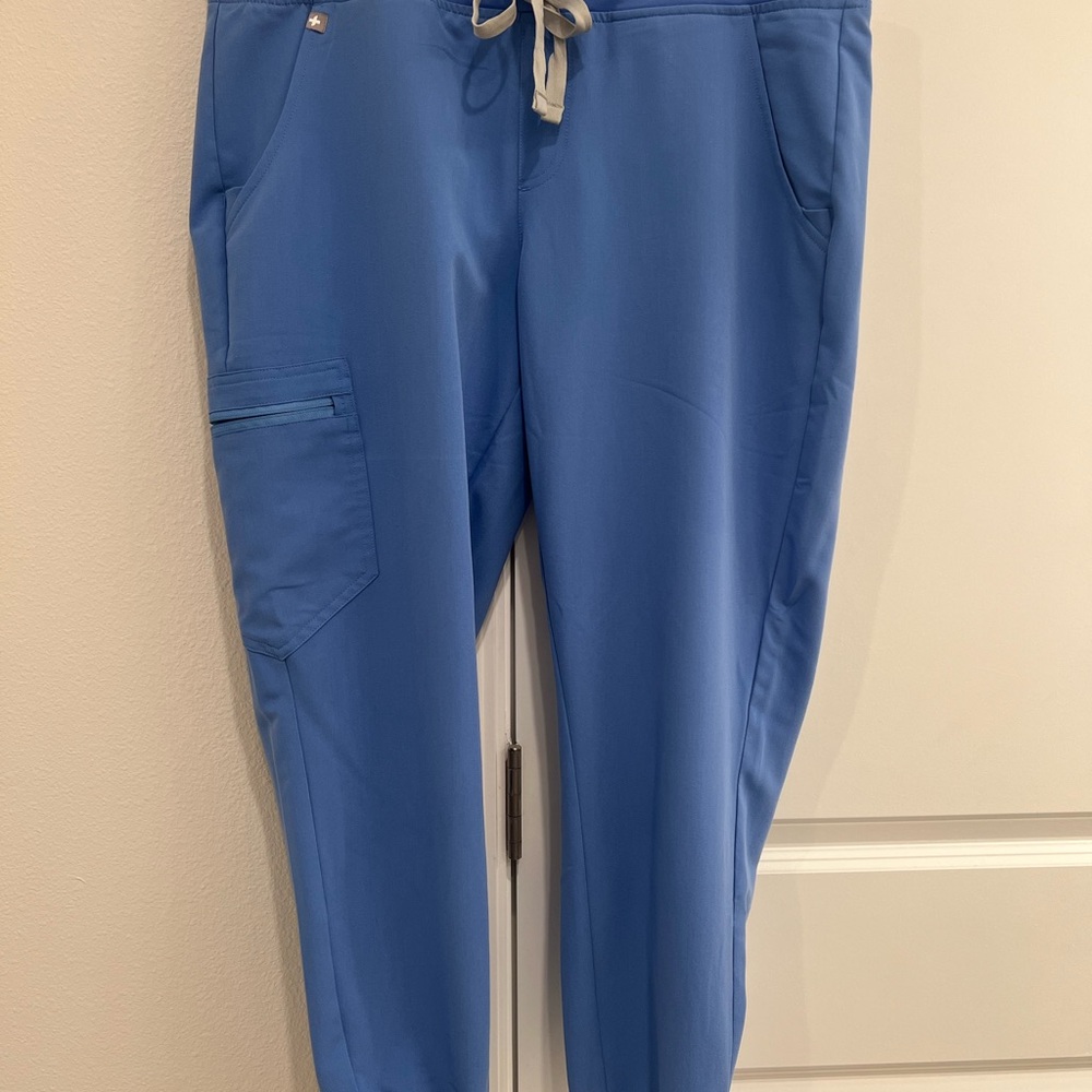 Figs scrubs Ceil Blue Jogger Pants with Drawstring. Petite Large
